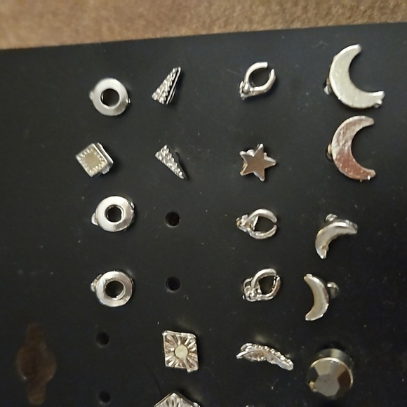 3/$20 VTG Set of Two Earring Stud Boho Princess Cards - Picture 2 of 8